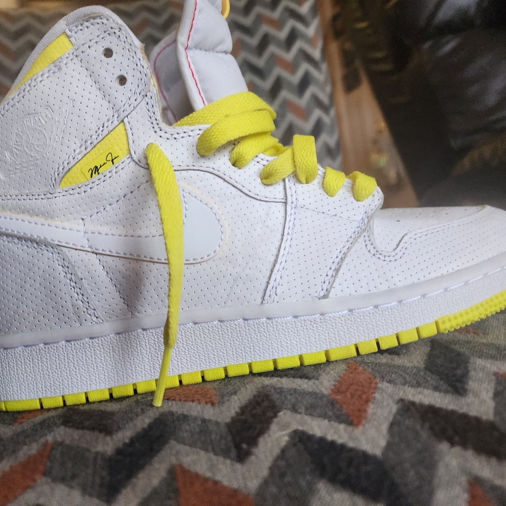 Air Jordan 1 Retro High OG 'First Class Flight' Sneakers - Picture 5 of 9